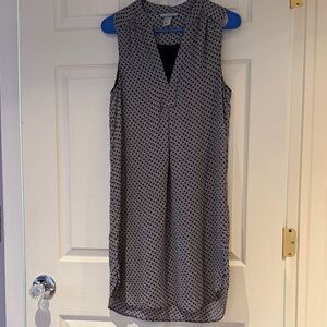 Black and white pattern sleeveless slip dress.